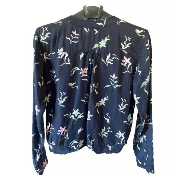 Womens Duluth Trading Floral wrap top Shirt Navy Size Small S - Picture 3 of 12